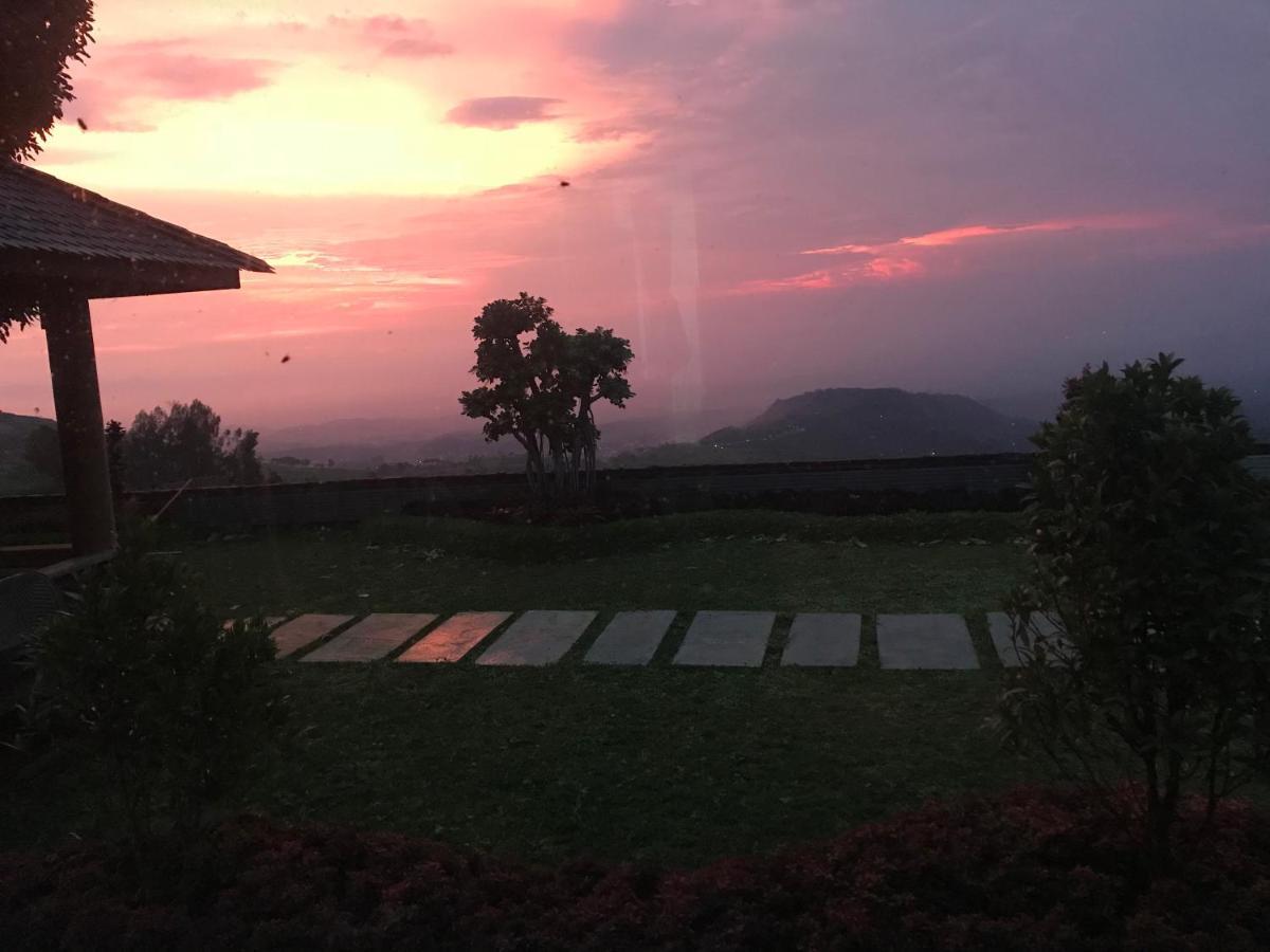 De Villa Cetho Karanganyar  Extérieur photo